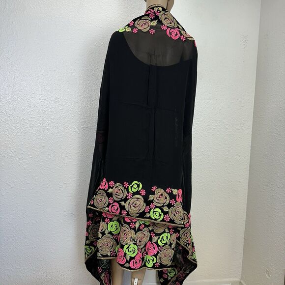 Traditional Wear Kurta And Dupatta With Embroidery Work Floral Pink Gold Black - Picture 3 of 13
